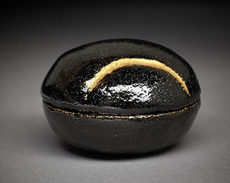 Incense container (Kogo) by RAKU XI Keinyu