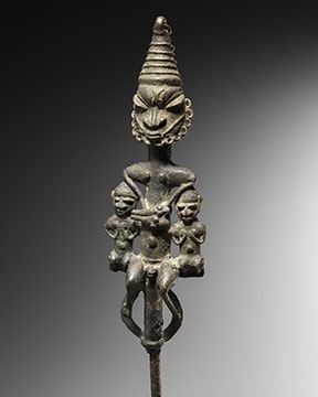 Seated Edan Ògbóni/Òsùgbó Figure Holding Two Children, Flanked by Two Supplicants by Yoruba Artist