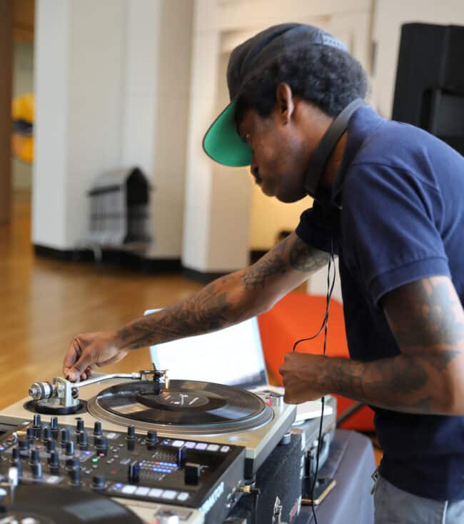 DJ Wax Atom